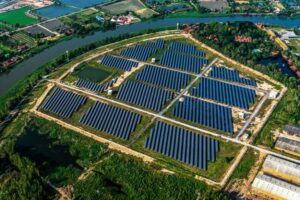 Ferme à panneaux solaires