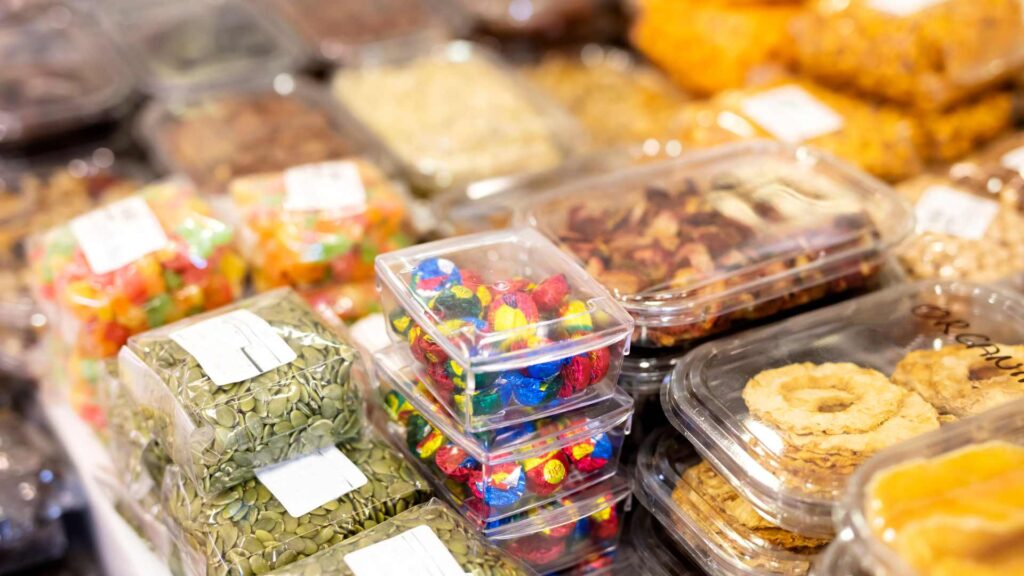 Nourriture dans un emballage en plastique