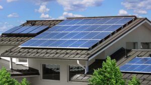 Panneaux solaire sur le toit d'une maison